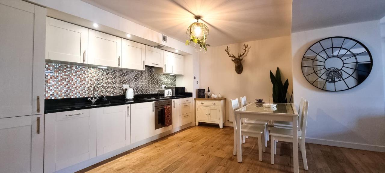 Loch Ness - Luxury Highland Retreat In Scotland Apartamento Fort Augustus Exterior foto
